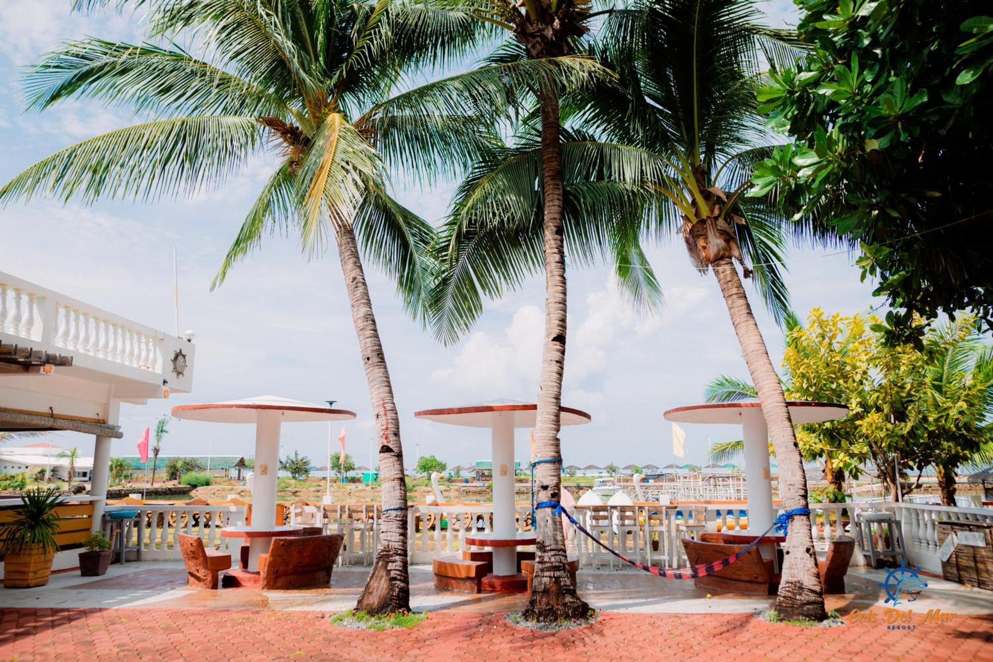 Cris Del Mar Resort Bolinao Exterior foto